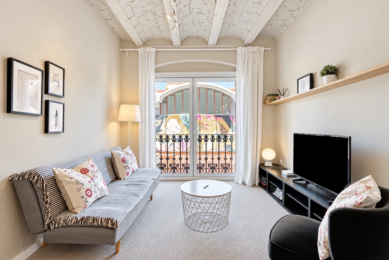 Living room with balcony — Boutique apartment in Valencia