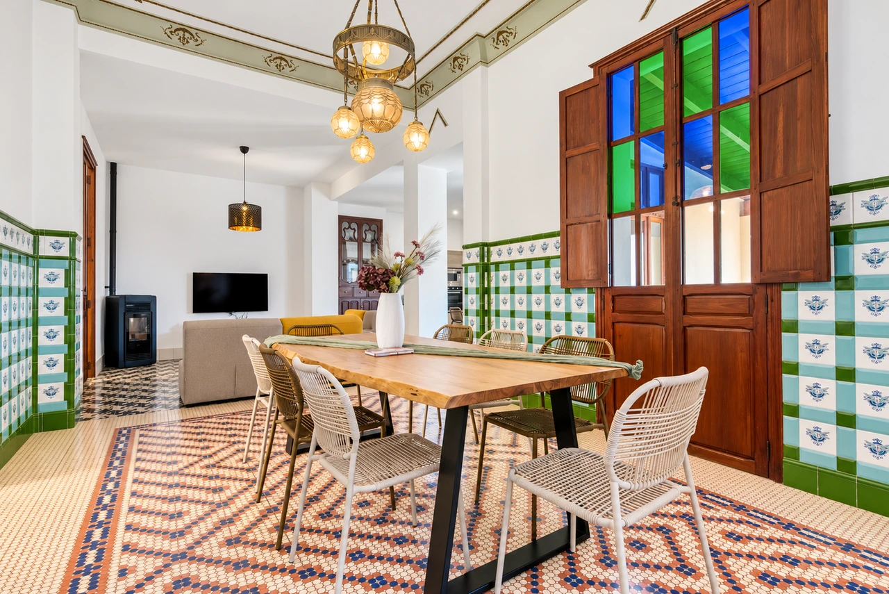 Comedor con vidrieras — Apartamento BnB Rural