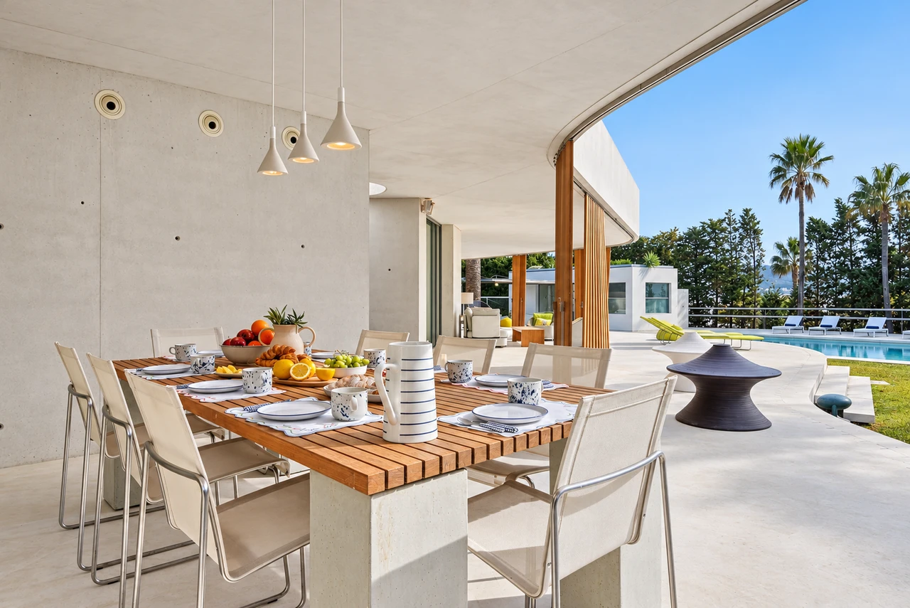 Desayuno en el porche — Casa Torus