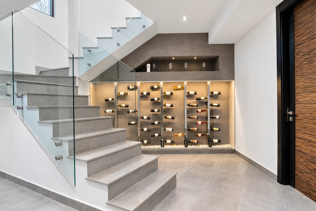 Escalera y bodega — Villa contemporánea en Jávea