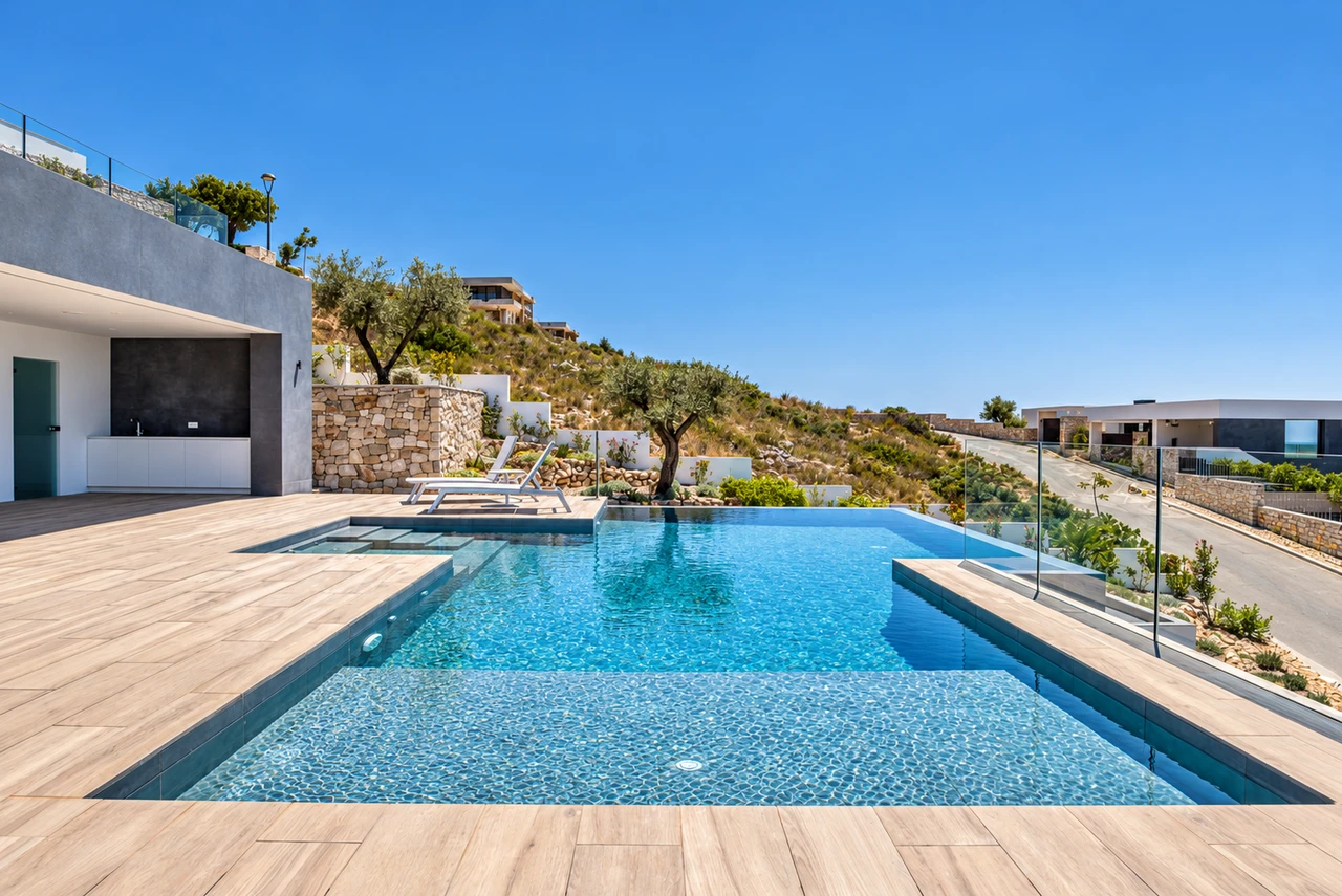 Piscina en primer plano — Villa Cumbres