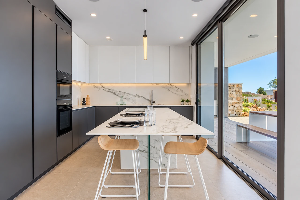 Cocina con isla — Villa Cumbres